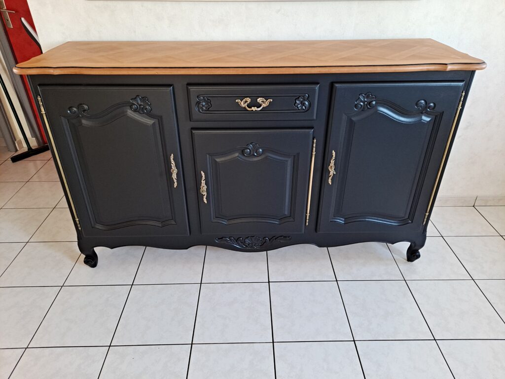 Peinture intérieure sur meuble